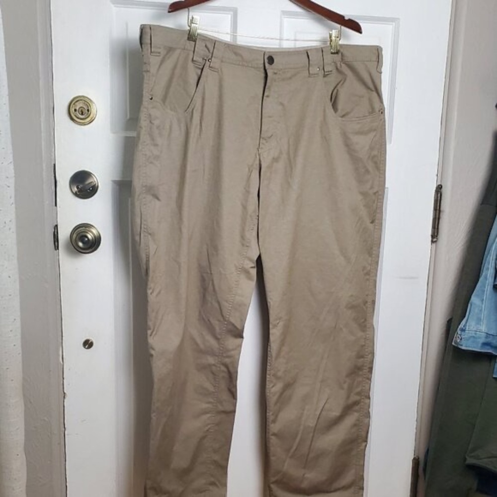 Columbia Omni Shade Hiking Pants in Beige - 44